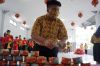 Jaga Tradisi Imlek, SD Kuncup Melati Semarang Bagi-bagi Kue Keranjang