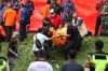 Detik-detik Evakuasi Jenazah Korban Pesawat Jatuh di BSD Serpong