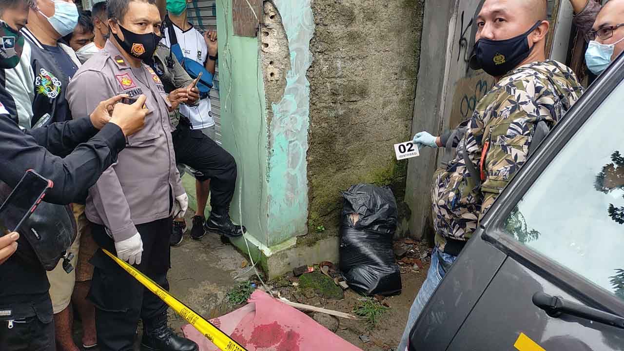 Foto Ngeri Mayat Terbungkus Kantong Sampah Gegerkan Warga Bogor