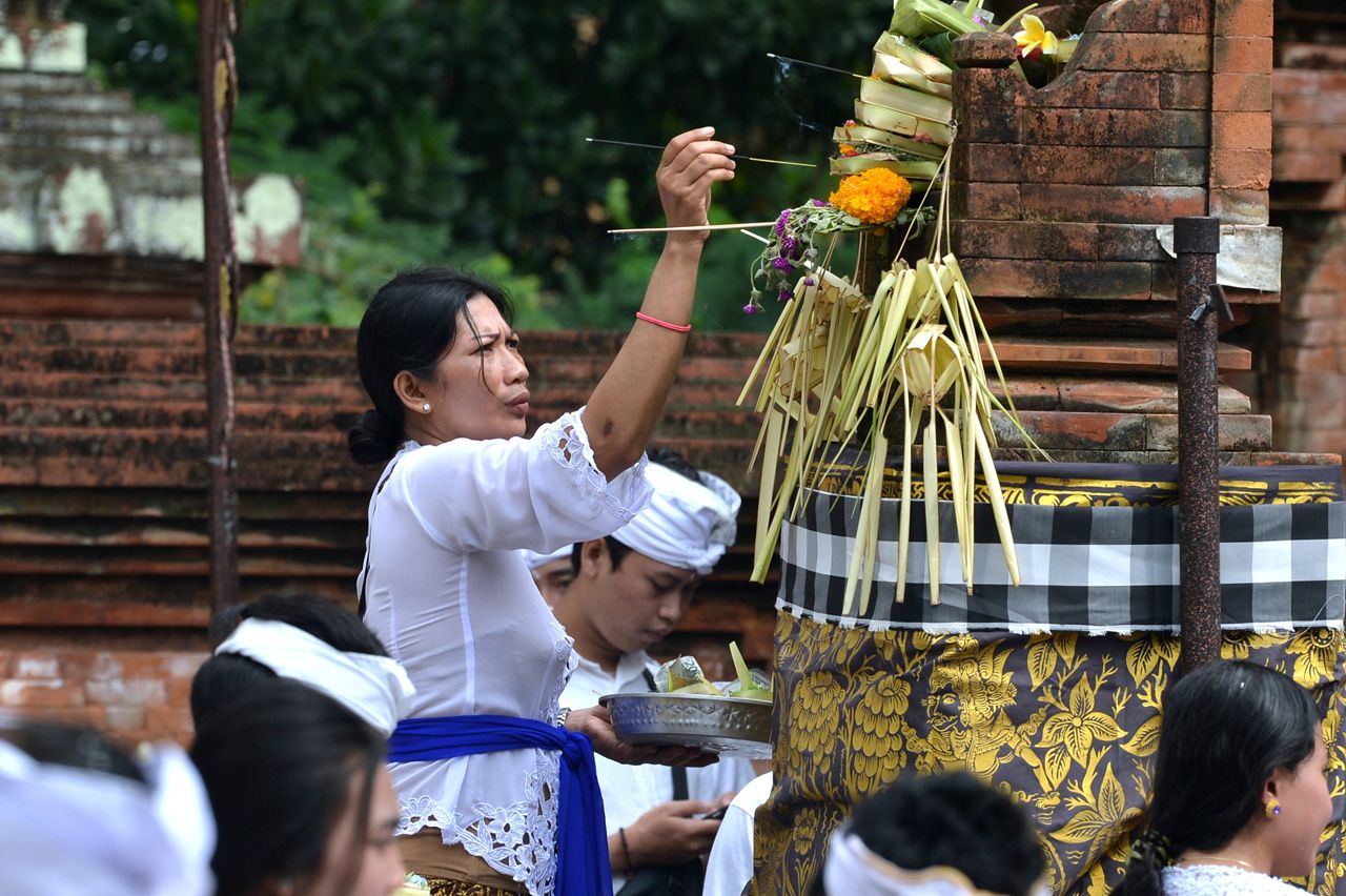 Foto Persembahyangan Umat Hindu Rayakan Hari Raya Galungan Di Bali 1334