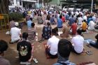 Shalat Jumat di Pelataran Rumah Dekat Masjid, Bolehkah?