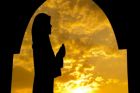 Doa yang Dianjurkan Dibaca Muslimah agar Jin Tidak Melihat Auratnya