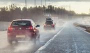 Cara Benar dan Nyaman Berkendara saat Kondisi Hujan Deras