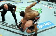 Petarung UFC Berbobot 120 Kg Jadi Thanos Brutal Hancurkan Guru