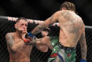 Pertarungan UFC Paling Berdarah, Nomor 4 Wajah Rusak Ditendang Musuhnya