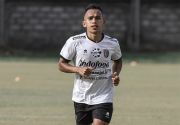 Irfan Jaya Cetak Debut Manis di Bali United, Yogie Nugraha: Pekerja Keras!