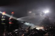 Saat Maghrib, Gudang Keramik di Kota Padang Ludes Terbakar