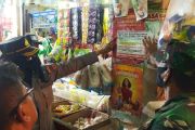 Jual Minyak Goreng di Atas HET, Kios di Pasar Bogor Ditempeli Stiker Merah