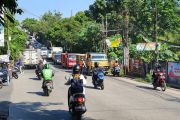 Truk Pasir Mogok Tutup Lajur Jalan Puspiptek, Lalin Macet Parah di Tangsel