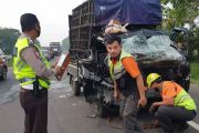 Diduga Sopir Mengantuk, Mobil Bak Terbuka Tabrakan di Tol Tangerang-Merak