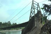 Jembatan Gantung Penghubung 2 Desa di OKU Selatan Rusak Diterjang Banjir
