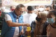 Tinjau Pasar Dukuh Kupang, Mendag Zulkifli Hasan: Harga Bapok Stabil dan Migor Tersedia Sesuai HET