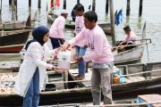 Srikandi Ganjar Bagikan Sembako dan Solar untuk Nelayan di Bagan Deli