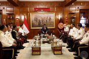 Momen Jokowi Ngopi Bareng Sesepuh TNI di Ruang Kerja Prabowo