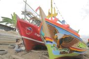 552 Kapal Nelayan Tradisional di Pesisir Indonesia Dapat Bantuan Pengecatan