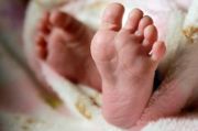 Keterlaluan! Bayi Laki-laki Baru Lahir Dibuang dalam Karung Berisi Sampah