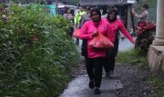 Polres Malang Salurkan Bantuan Ketum Bhayangkari untuk Korban Erupsi Gunung Semeru