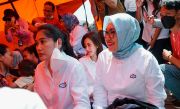 Srikandi Pupuk Indonesia Dampingi Liza Thohir Bagikan Bantuan pada Korban Gempa Cianjur