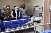 Gubernur Jawa Timur Jenguk Korban Kecelakaan Bus Pariwisata