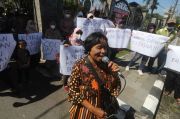 Aksi Emak-emak Tolak KDRT di Kediri