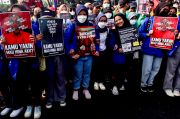 Aksi Mahasiswa Tolak RKUHP di Gedung DPR
