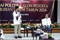 Prabowo Pimpin Langsung Pendaftaran Partai Gerindra di Kantor....