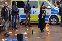 Klaim sebagai Aktivis Kristen, Wanita Ini Bakar Al-Quran di Swedia