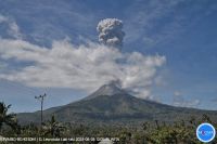 Penampakan Gunung Lewotobi Erupsi Luncurkan Abu Vulkanik 1.000 Meter