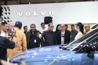 Menhub Budi Karya Dorong Pabrikan Mobil Produksi Baterai di Indonesia