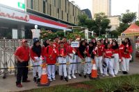 Ratusan Pelajar Berkumpul di Sarinah Saksikan Kirab Bendera Merah Putih dari Jakarta ke IKN