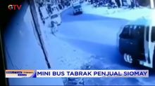 Mini Bus Tabrak Tukang Somay HIngga Terpental di Cicalengka, Jabar