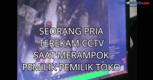 Seorang Pria Terekam CCTV saat Merampok Pemilik Toko