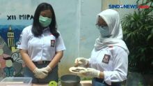 Dua Pelajar Semarang Buat Rompi Anti Peluru dari Pelepah Pisang