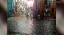 Pedagang Elektronik di Asahan Panik Dagangan Diterjang Banjir