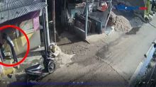 Rampas Ponsel Bocah di Gang, Aksi Pejambret Terekam CCTV