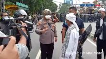 Membandel, Brimob Pukul Mundur Massa Anarko di Jalan Abdul Muis