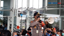 Kerumunan Rapid Test Antigen di Bandara Soetta di Bubarkan Polisi