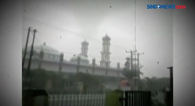Angin Puting Beliung Rusak Ratusan Rumah di Kabupaten Cirebon