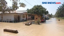 Tanggul Sungai Jebol, Ratusan Rumah Terendam Banjir di Sumut