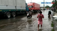 Jalan Kalibaru Cilincing Terendam Banjir