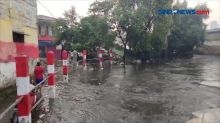 Hujan Deras Guyur Jakarta, Kali Krukut Kemang Meluap