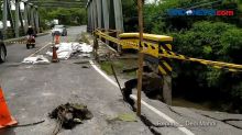 Jembatan Antar Dua Kabupaten di Bojonegoro Longsor Diterjang Banjir
