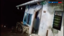 Detik-Detik Rumah Roboh Diterjang Banjir Bandang