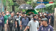 Suasana Haru Pemakaman Kang Pipit di TPU Bojongbloa, Bandung