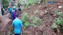 Hujan Deras di Batang Akibatkan Tebing Dekat Pemukiman Warga Longsor