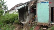 Akibat Longsor, Dua Rumah Warga di Tangerang Ambruk