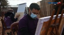 Lukisan Lumpur di Kamp Pengungsi Suriah
