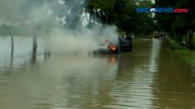Mobil Terbakar di Tengah Banjir Diduga Alami Korsleting