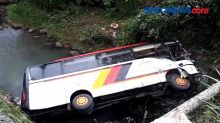 Bus Anggota Pemda Masuk Sungai di Mandailing Natal, 2 Tewas