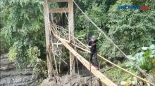 Diterjang Banjir, Jembatan Gantung di Pinrang Nyaris Hancur